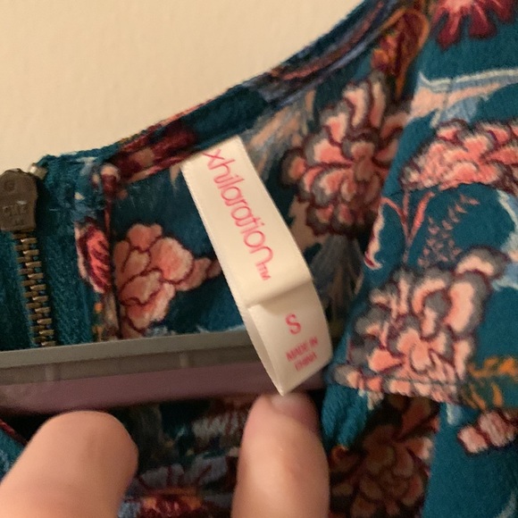 Xhilaration cold shoulder floral dress - Picture 4 of 6